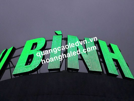 bien led tren noc toa nha