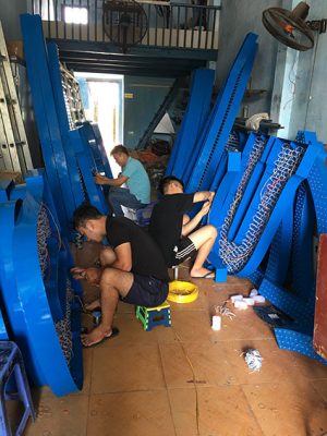 thi công bộ chữ nổi gắn led trên tòa nhà